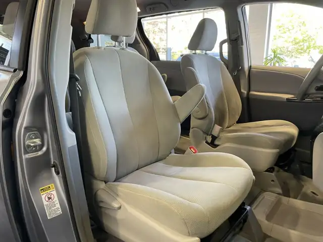 2013 Toyota Sienna - Photo 23