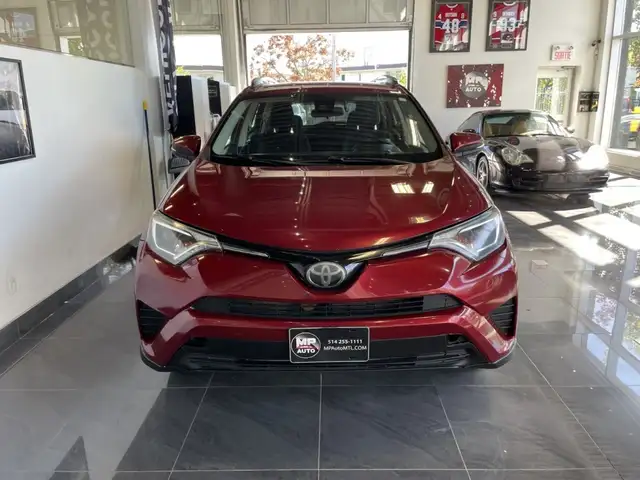 2018 Toyota RAV4 LE - Photo 2