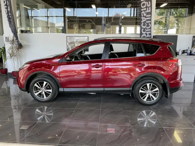 2018 Toyota RAV4 LE - Photo 4