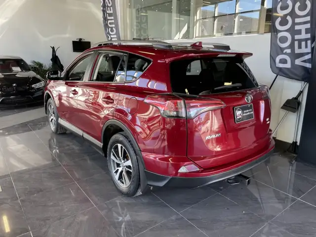 2018 Toyota RAV4 LE - Photo 5
