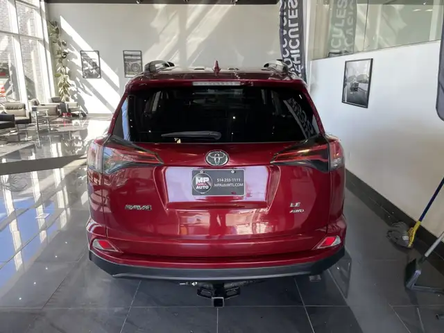 2018 Toyota RAV4 LE - Photo 6