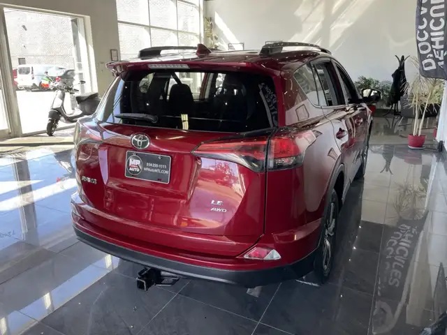 2018 Toyota RAV4 LE - Photo 7