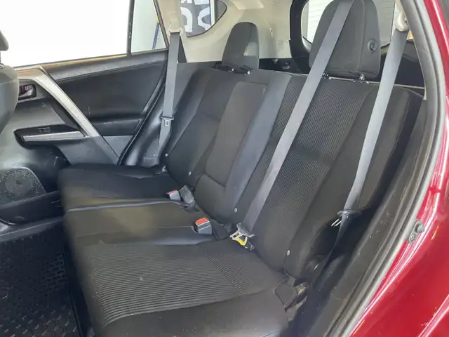 2018 Toyota RAV4 LE - Photo 10