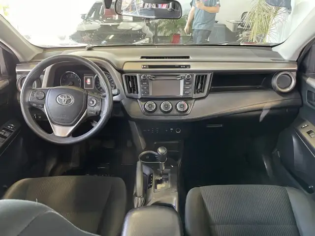 2018 Toyota RAV4 LE - Photo 12