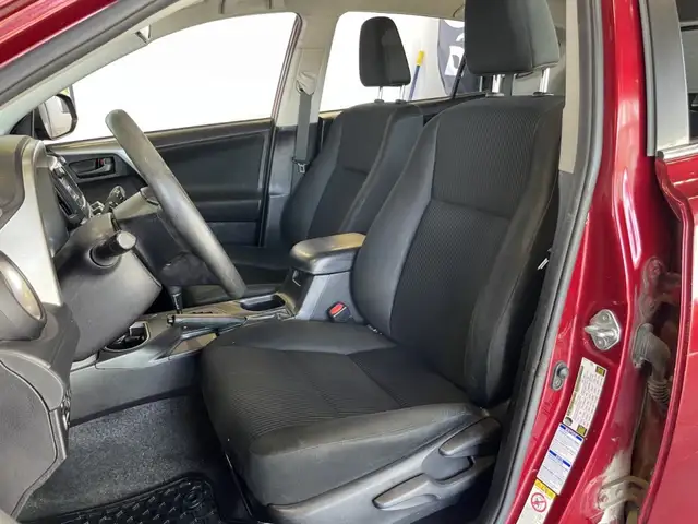 2018 Toyota RAV4 LE - Photo 13