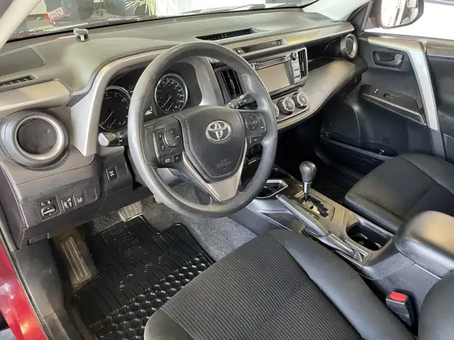 2018 Toyota RAV4 LE - Photo 14