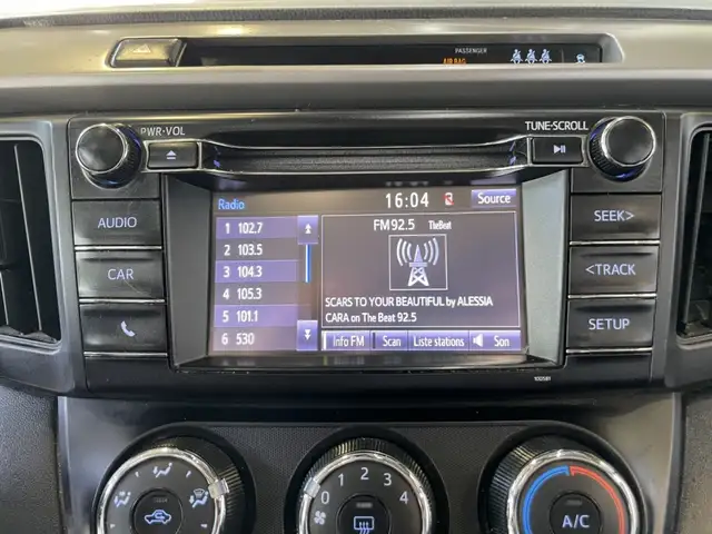2018 Toyota RAV4 LE - Photo 21