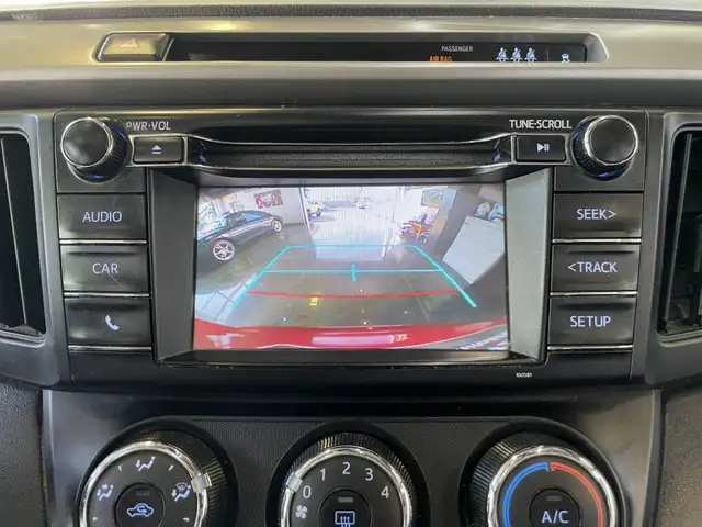 2018 Toyota RAV4 LE - Photo 22