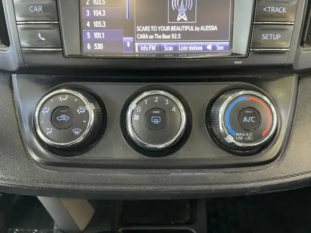 2018 Toyota RAV4 LE - Photo 23