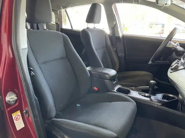 2018 Toyota RAV4 LE - Photo 27