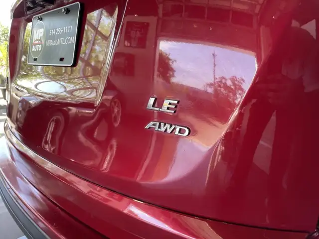 2018 Toyota RAV4 LE - Photo 30