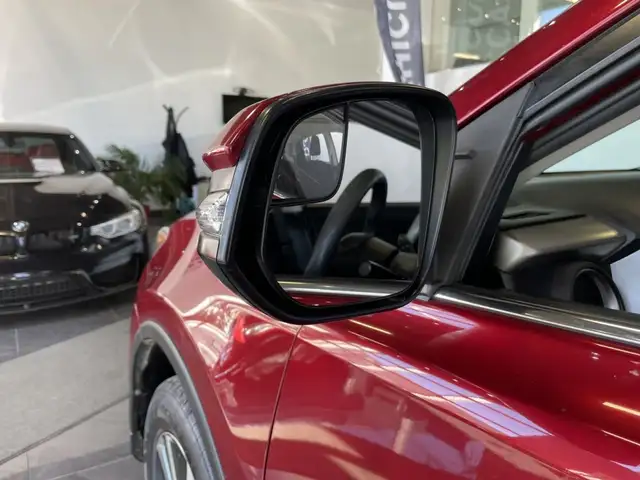2018 Toyota RAV4 LE - Photo 31
