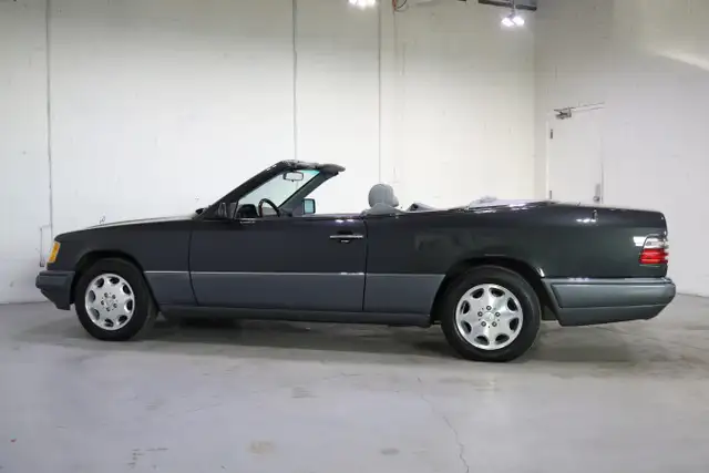 1995 Mercedes-Benz E Class E320 Cabriolet 3.2L | LOW MILEAGE | R - Photo 3