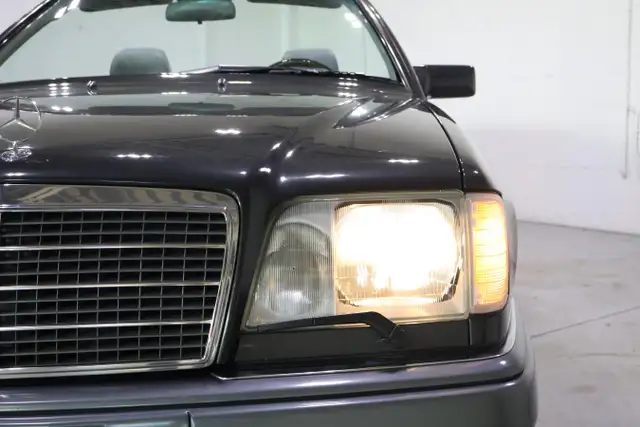 1995 Mercedes-Benz E Class E320 Cabriolet 3.2L | LOW MILEAGE | R - Photo 11