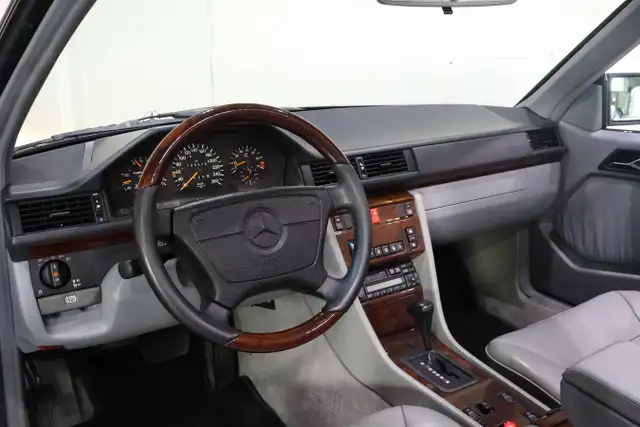 1995 Mercedes-Benz E Class E320 Cabriolet 3.2L | LOW MILEAGE | R - Photo 16