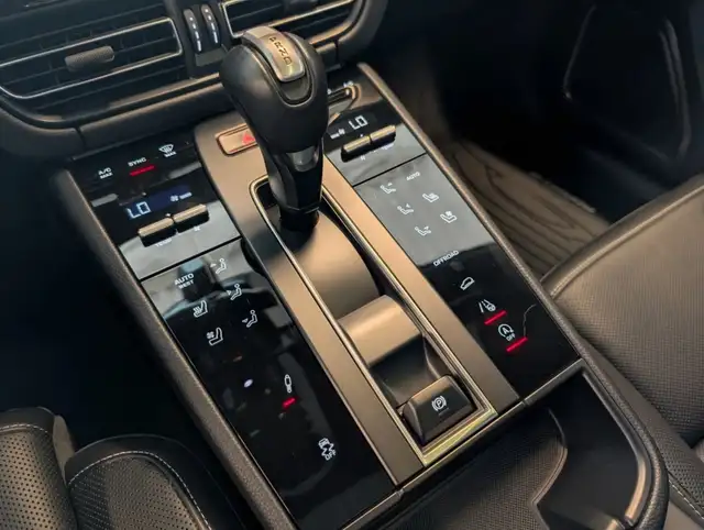 2023 Porsche Macan Macan T Jamais Accid - Photo 19