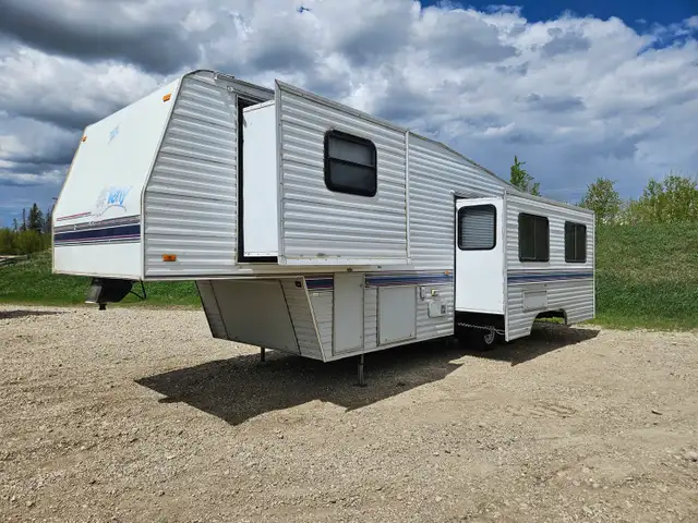 1995 Terry 32 Ft T/A Fifth Wheel 325F