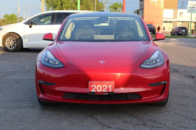 2021 Tesla Model 3 - Photo 2