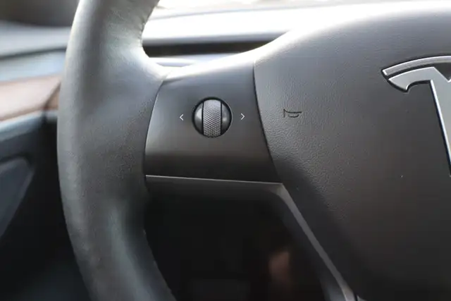 2021 Tesla Model 3 - Photo 13