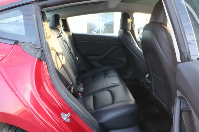2021 Tesla Model 3 - Photo 22