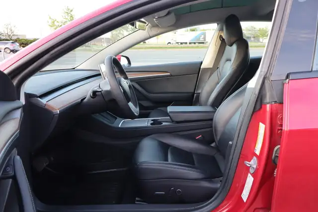 2021 Tesla Model 3 - Photo 24