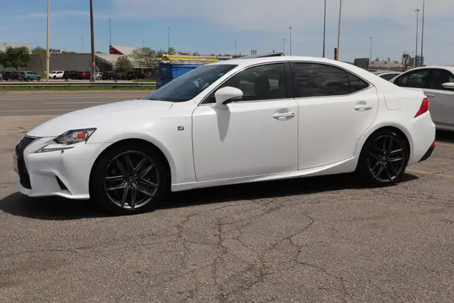 2015 Lexus IS - Photo 3