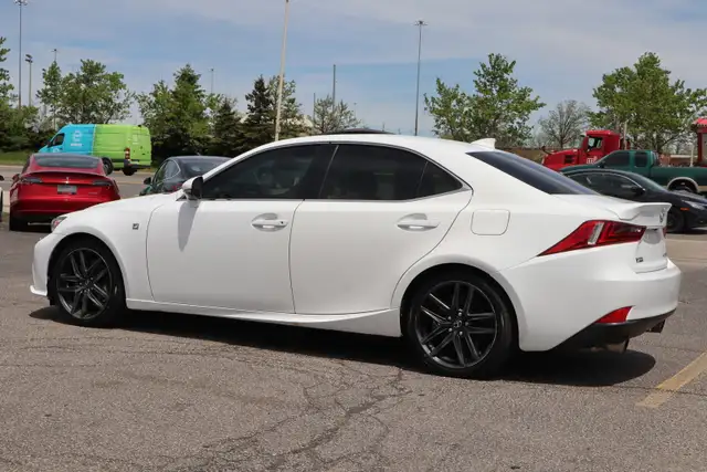 2015 Lexus IS - Photo 5