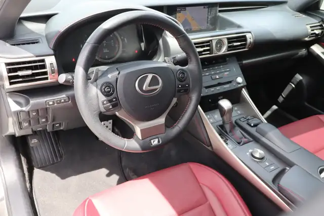 2015 Lexus IS - Photo 9