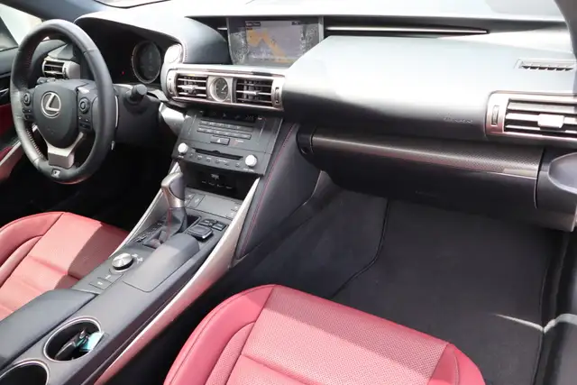 2015 Lexus IS - Photo 11