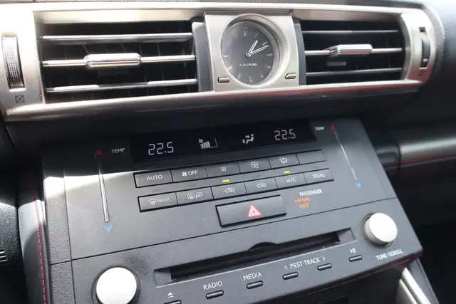 2015 Lexus IS - Photo 20