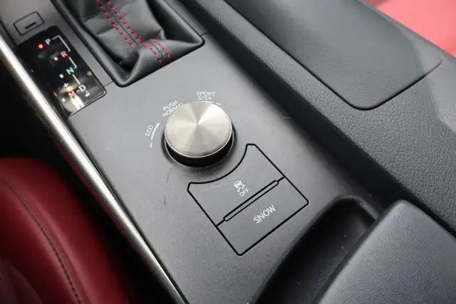 2015 Lexus IS - Photo 22