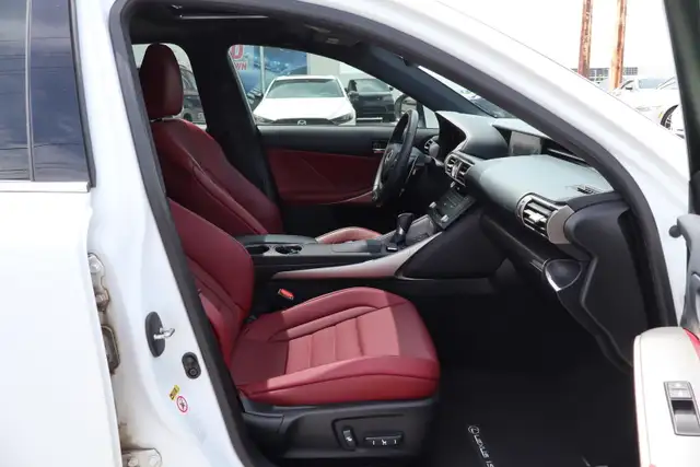 2015 Lexus IS - Photo 23