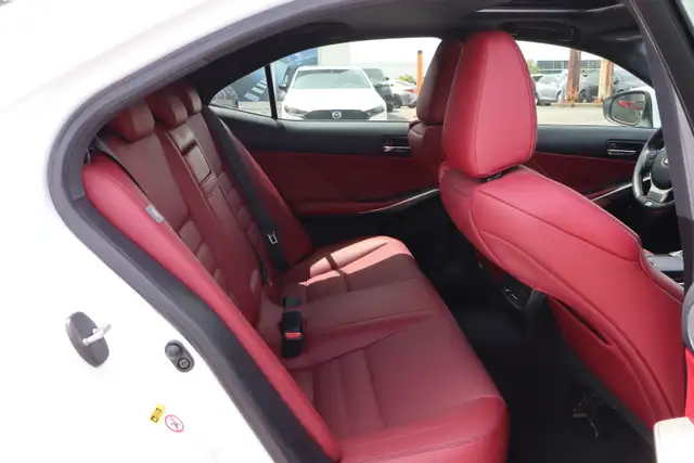 2015 Lexus IS - Photo 24