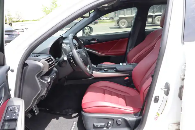 2015 Lexus IS - Photo 27
