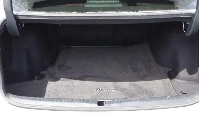 2015 Lexus IS - Photo 31