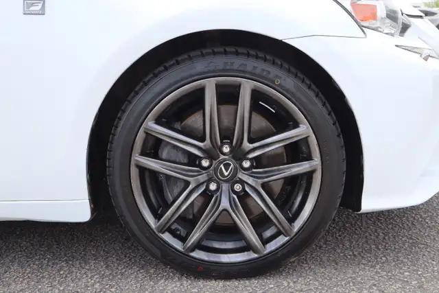 2015 Lexus IS - Photo 32