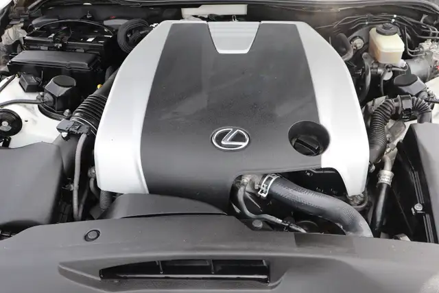 2015 Lexus IS - Photo 33