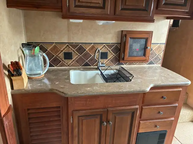 2012 Jayco Eagle Super Lite 31.5 RLTS Fifth Wheel Trailer - Photo 2
