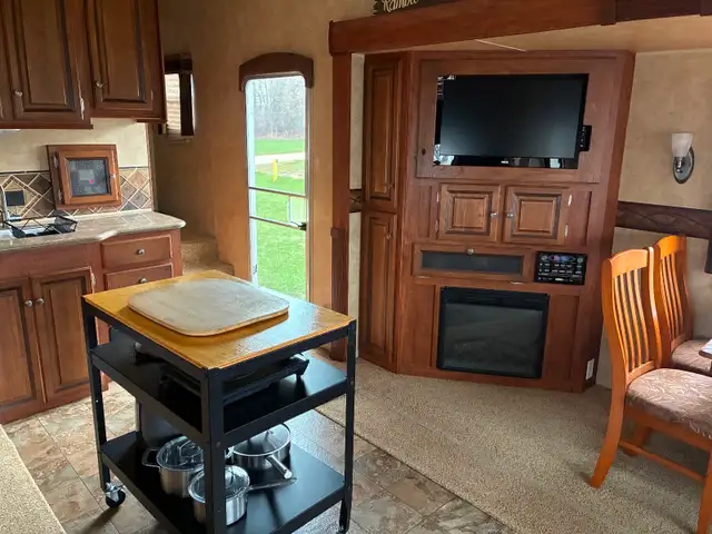 2012 Jayco Eagle Super Lite 31.5 RLTS Fifth Wheel Trailer - Photo 3