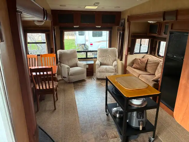 2012 Jayco Eagle Super Lite 31.5 RLTS Fifth Wheel Trailer - Photo 4