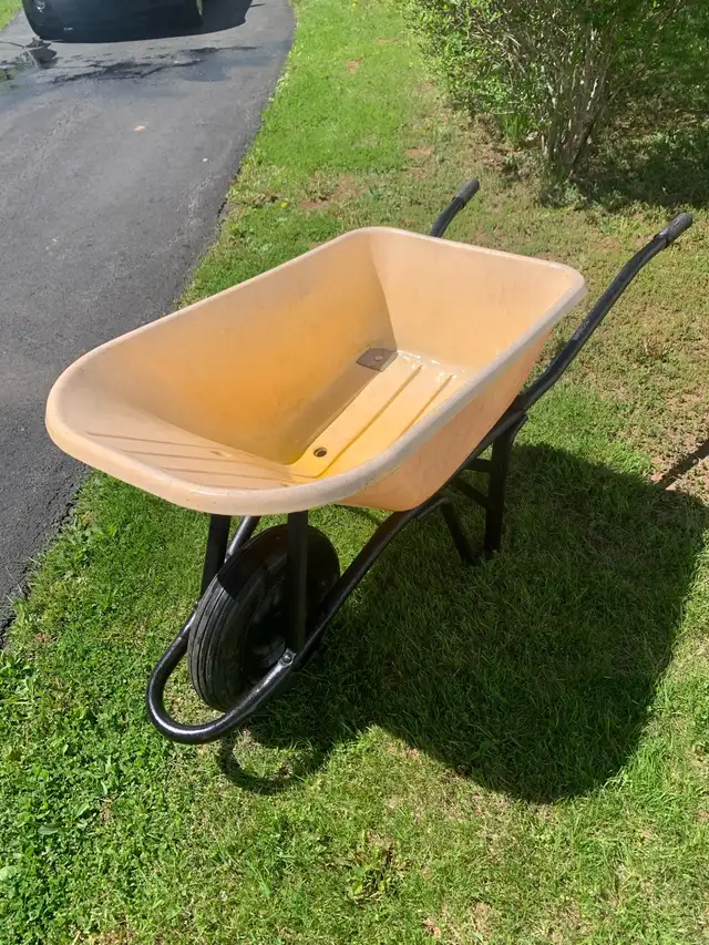 wheelbarrow - Photo 3