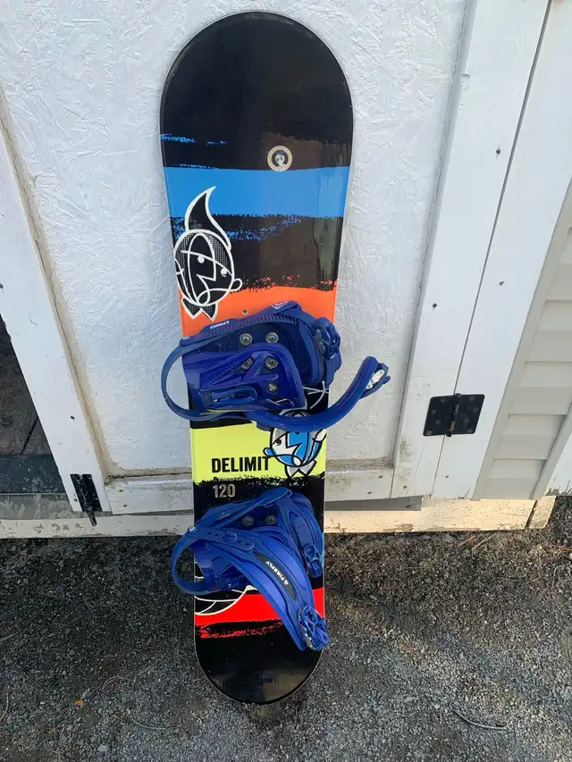 youth snowboard,measurements on picture