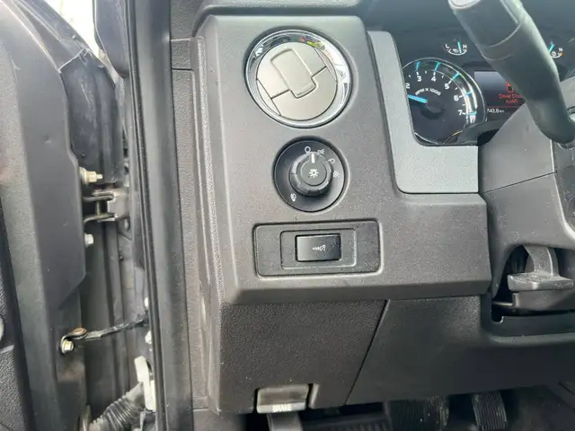 2011 Ford F-150 XLT Crew Cab 5.0L V8 | No Accidents | Command St - Photo 19