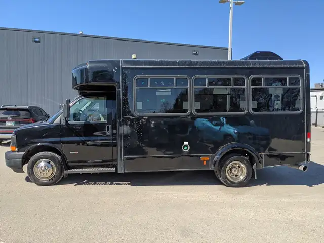 2008 GMC Savana 3500 DIESEL | 18 SEATS | AC UNIT |POWER ENTRANCE - Photo 3