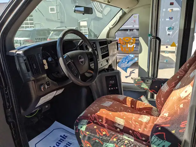2008 GMC Savana 3500 DIESEL | 18 SEATS | AC UNIT |POWER ENTRANCE - Photo 13