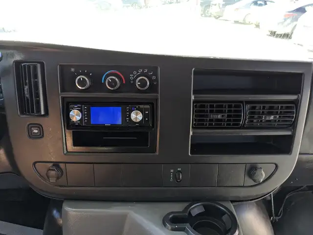 2008 GMC Savana 3500 DIESEL | 18 SEATS | AC UNIT |POWER ENTRANCE - Photo 17