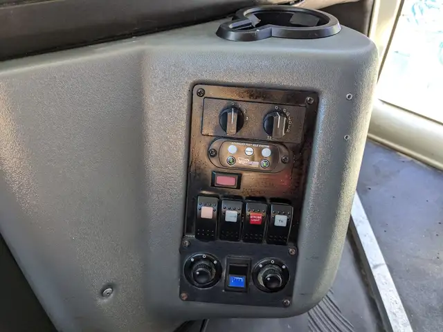 2008 GMC Savana 3500 DIESEL | 18 SEATS | AC UNIT |POWER ENTRANCE - Photo 18