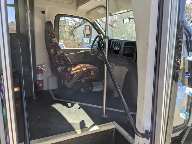 2008 GMC Savana 3500 DIESEL | 18 SEATS | AC UNIT |POWER ENTRANCE - Photo 20