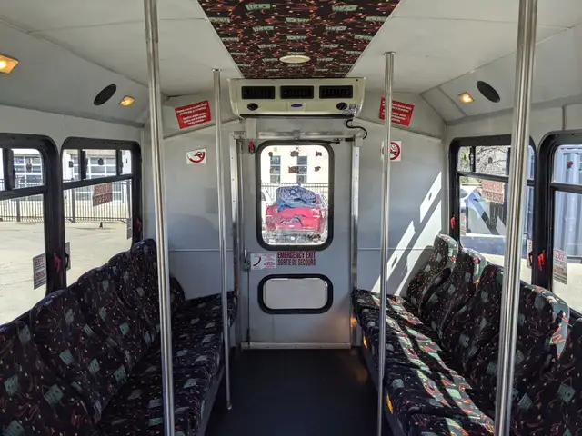 2008 GMC Savana 3500 DIESEL | 18 SEATS | AC UNIT |POWER ENTRANCE - Photo 22