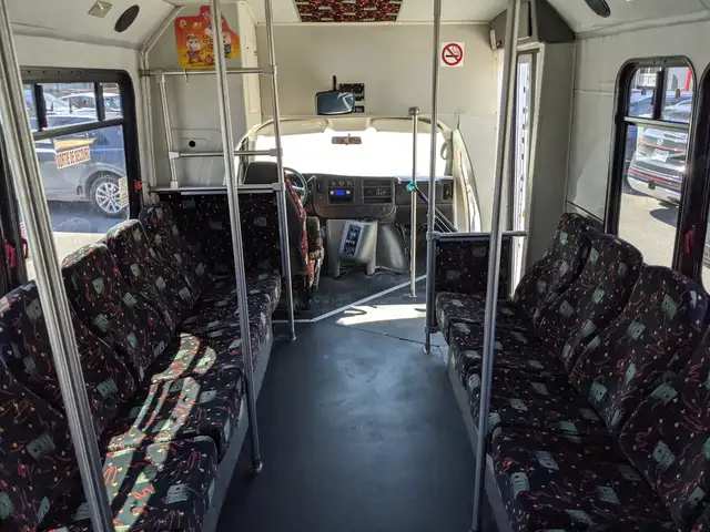 2008 GMC Savana 3500 DIESEL | 18 SEATS | AC UNIT |POWER ENTRANCE - Photo 23